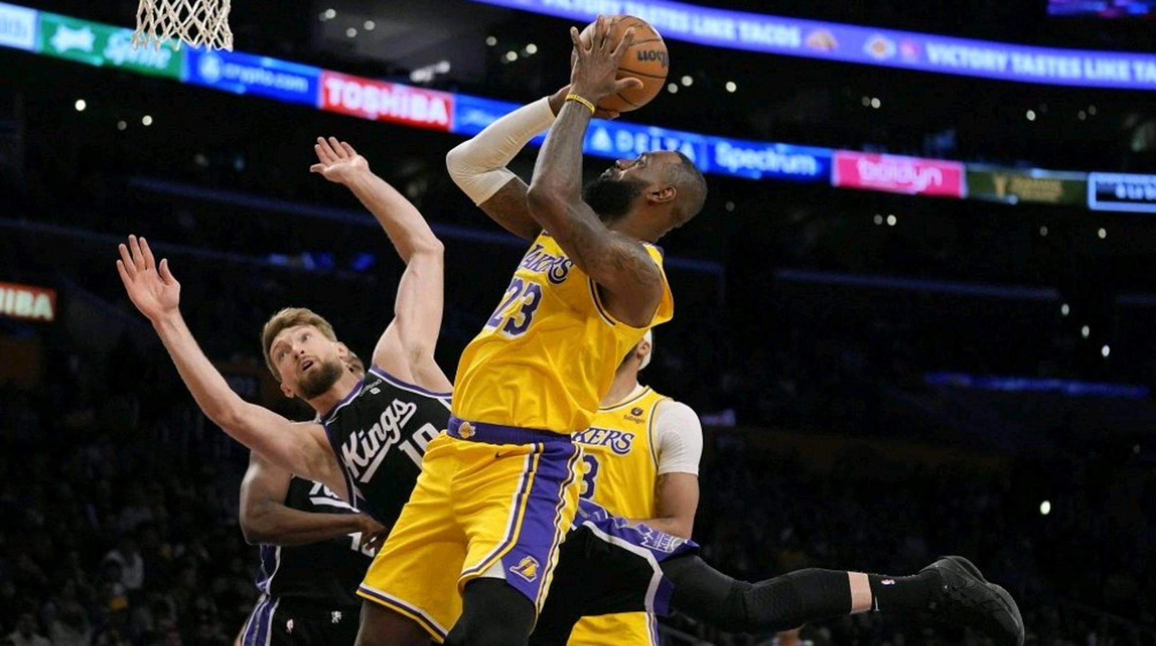 NBA常规赛湖人主场击败国王(2021年nba常规赛湖人vs国王)